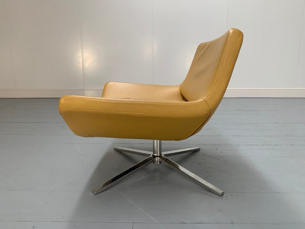 B&B Italia Metropolitan ME84 Armchair - In Tan Gamma Leather @ REHAUS