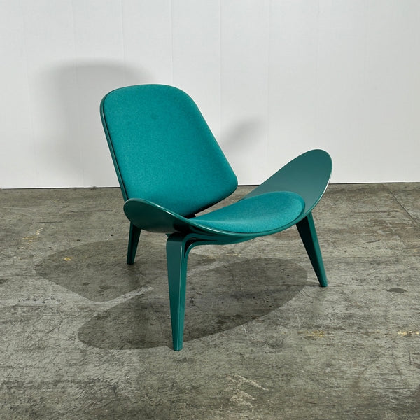 Carl Hansen & Son CH07 Shell Chair by Hans J. Wegner @ REHAUS