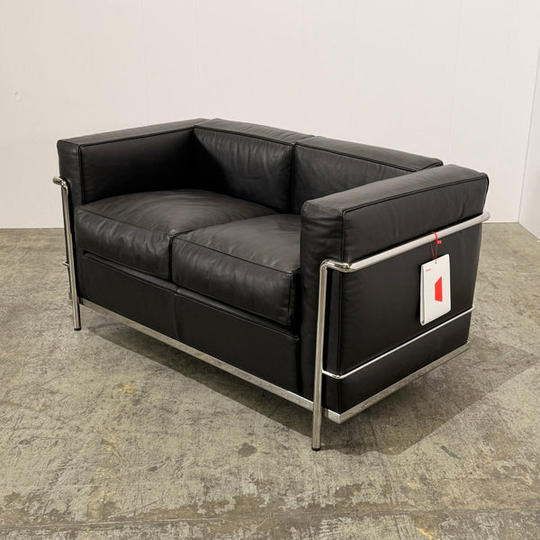 Cassina Fauteuil Grand Confort Petit Modele 2 by LeCorbusier, Pierre Jeanneret and Charlotte Perriand @ REHAUS
