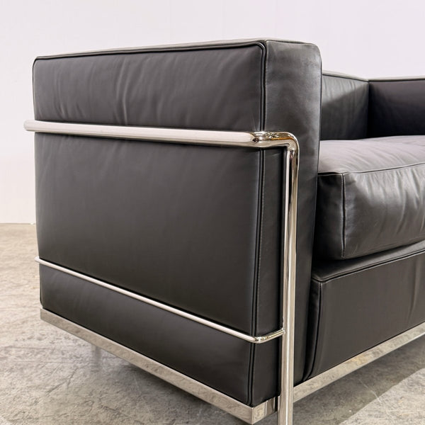 Cassina Fauteuil Grand Confort Petit Modele 2 by LeCorbusier, Pierre Jeanneret and Charlotte Perriand @ REHAUS