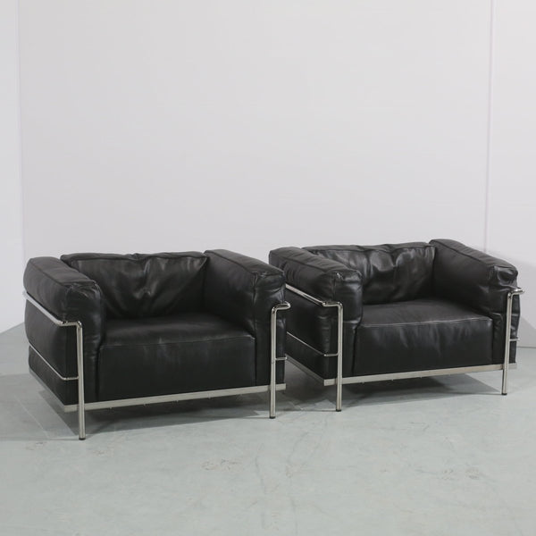 Cassina LC3 Armchair, Set of Two @ REHAUS