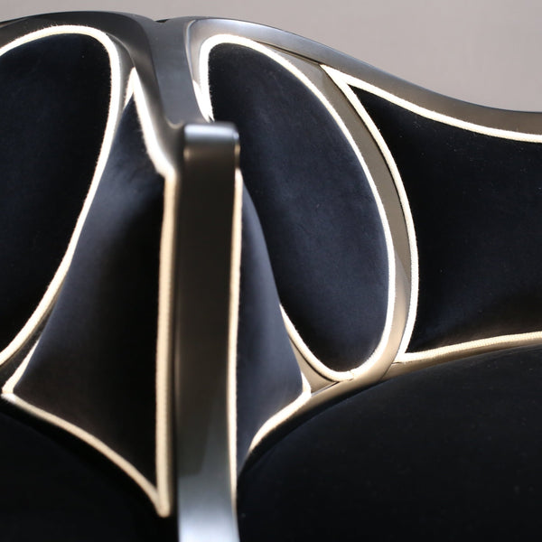 Féraud Round Chaise by Christopher Guy @ REHAUS