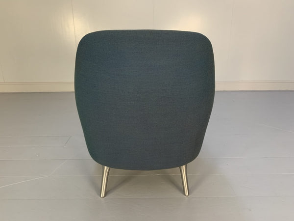 Fritz Hansen Fri Lounge Armchair - In Blue Fabric @ REHAUS