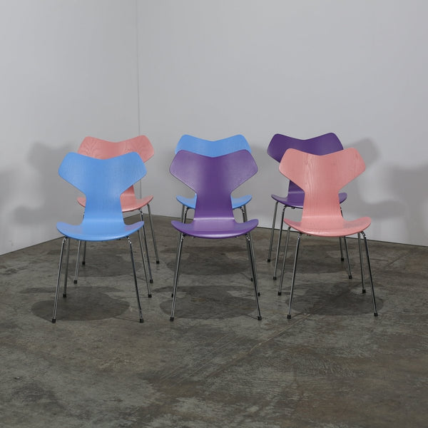 Fritz Hansen Grand Prix Chairs by Arne Jacobsen, Set of Six @ REHAUS