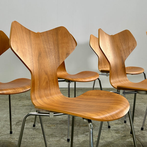 Fritz Hansen Grand Prix Chairs by Arne Jacobsen, Set of Six @ REHAUS