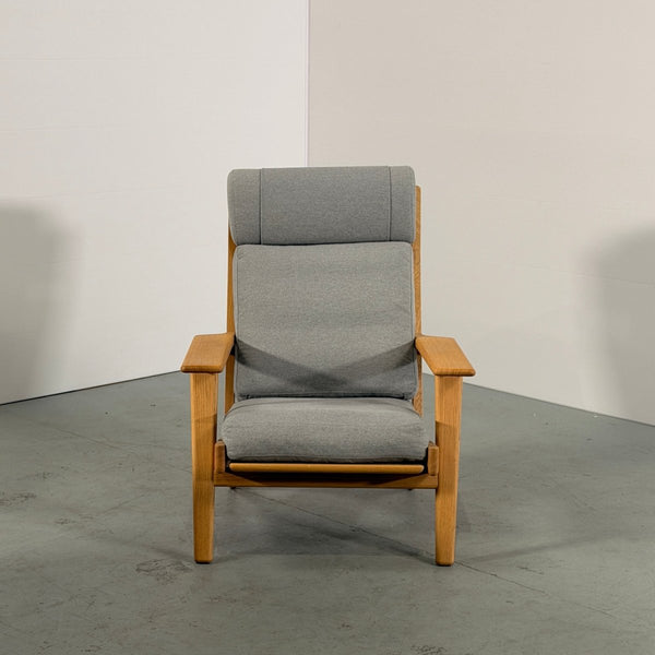 GE-290A Lounge Chair by Hans J. Wegner @ REHAUS