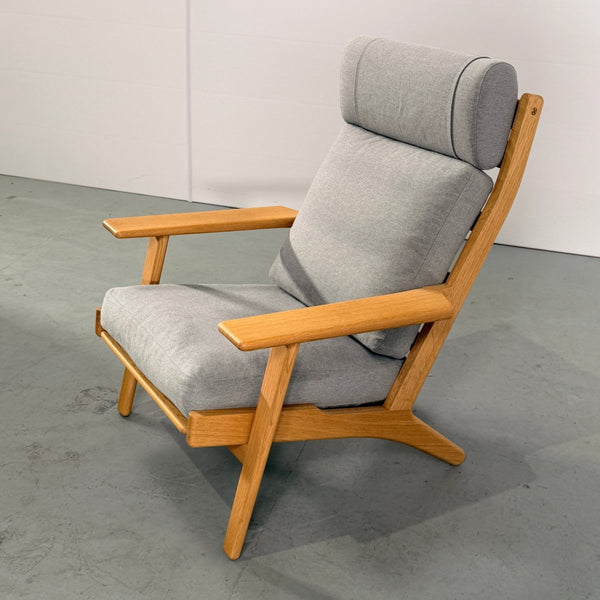 GE-290A Lounge Chair by Hans J. Wegner @ REHAUS