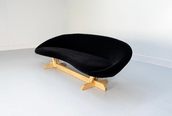 George Smith Sofa - Bean 4 - Seat Sofa by Tom Dixon - In Kvadrat Haakon Mohair - Velvet in Black @ REHAUS