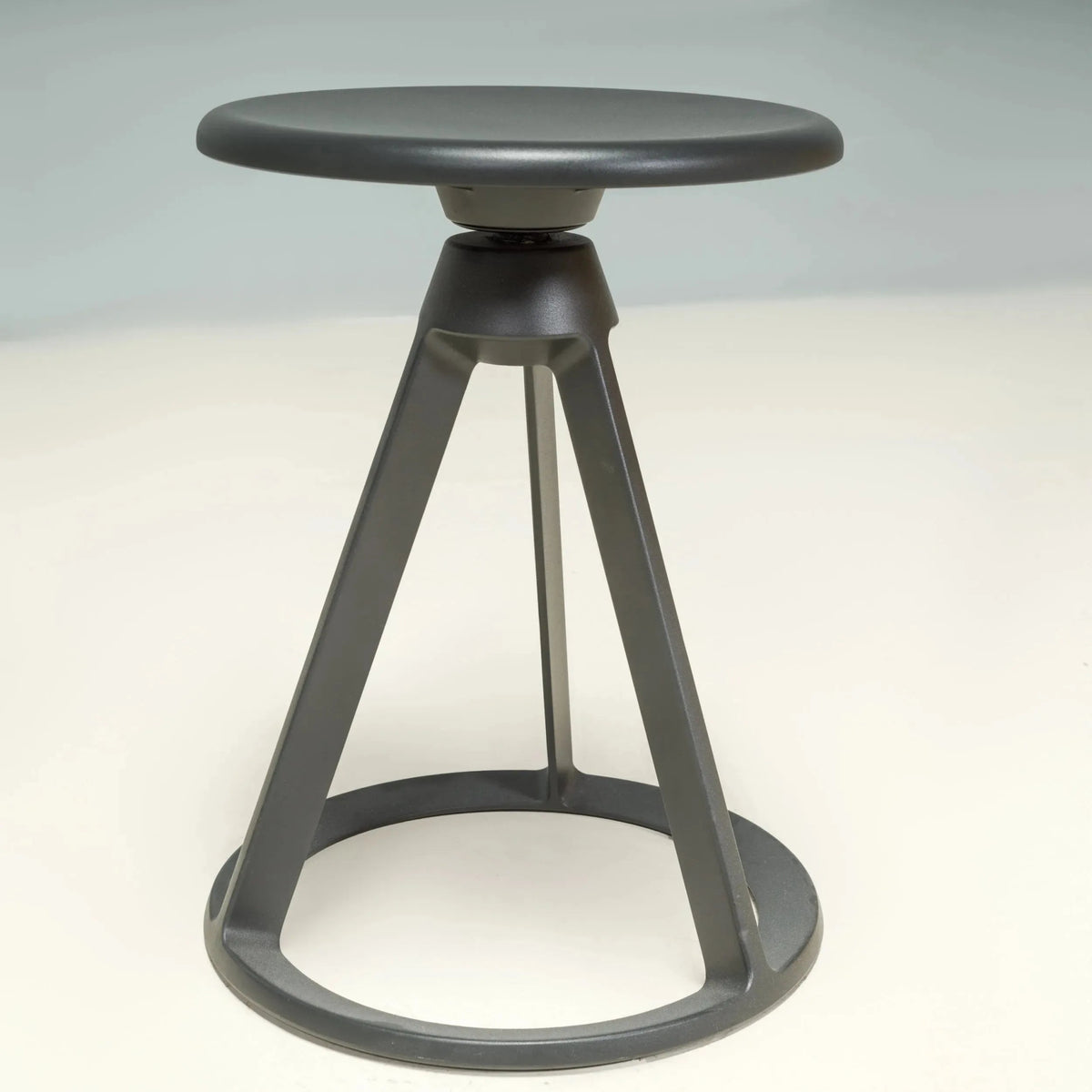 knoll-by-edward-barber-jay-