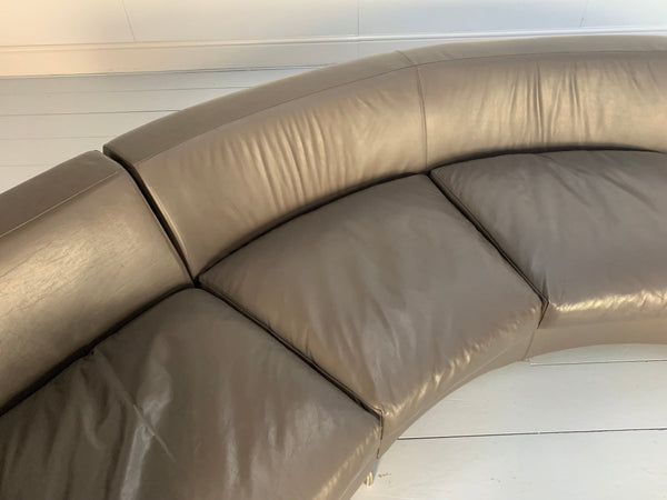 Minotti Dubuffet Curved Sofa - in Dark Grey Pelle Leather @ REHAUS