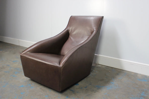 Molteni & C Doda Armchair in Dark Brown Leather @ REHAUS