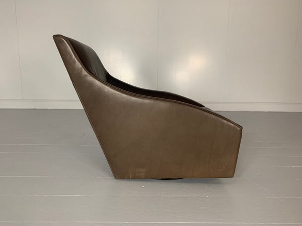 Molteni & C Doda Armchair - In Pale - Walnut Brown Leather @ REHAUS