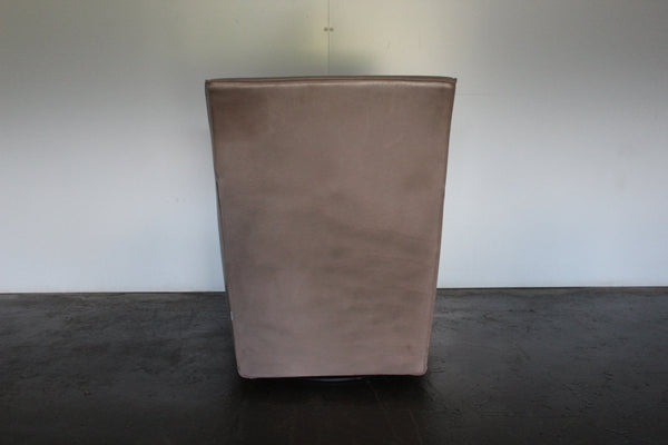 Molteni & C Doda Armchair in Pale - Walnut Brown Leather @ REHAUS
