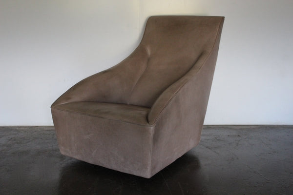 Molteni & C Doda Armchair in Pale - Walnut Brown Leather @ REHAUS