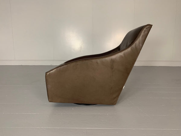Molteni & C Doda Armchair - In Pale - Walnut Brown Leather @ REHAUS