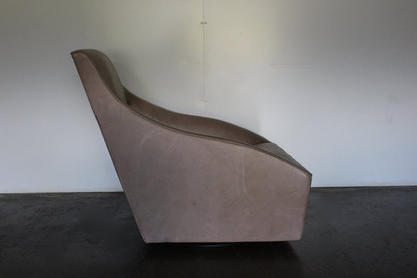 Molteni & C Doda Armchair in Pale - Walnut Brown Leather @ REHAUS
