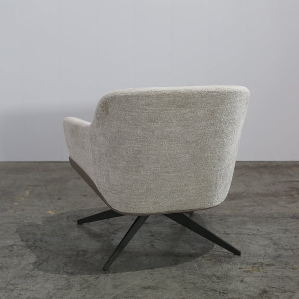 Molteni Kensington Armchair by Rodolfo Dordoni @ REHAUS