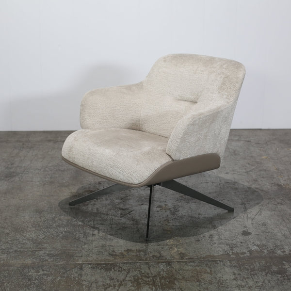 Molteni Kensington Armchair by Rodolfo Dordoni @ REHAUS