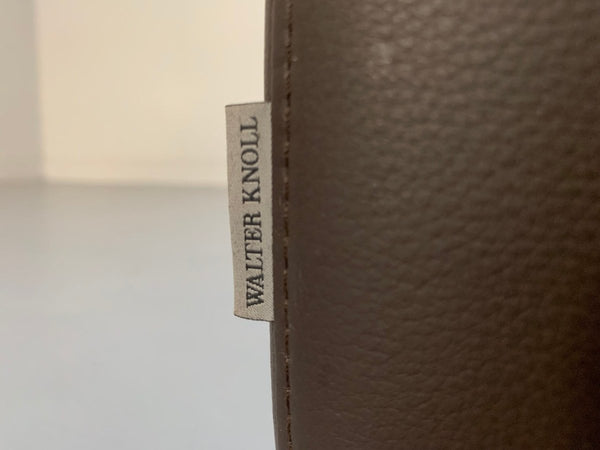 Pair of Walter Knoll Foster 500.10 Armchairs - In Dark - Brown Leather @ REHAUS