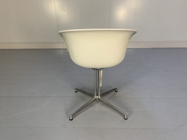 Vitra La Fonda Eames Chair & Marble Table - In Black Hopsack @ REHAUS