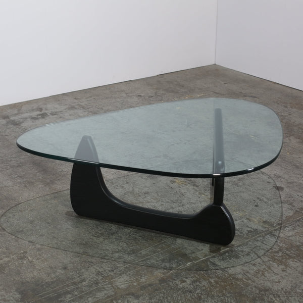 Vitra Noguchi Coffee Table in Black Ash @ REHAUS