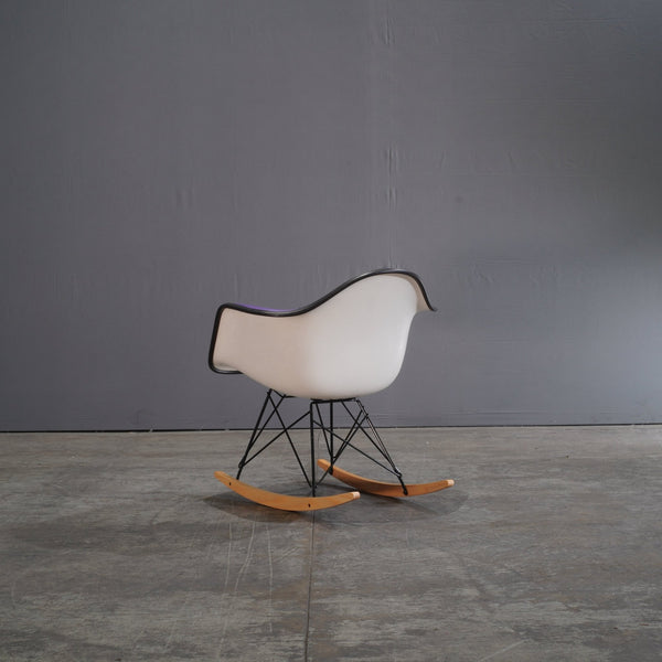 Vitra Rocking Armchair with Rod Base by Eames - REHAUS - Vitra