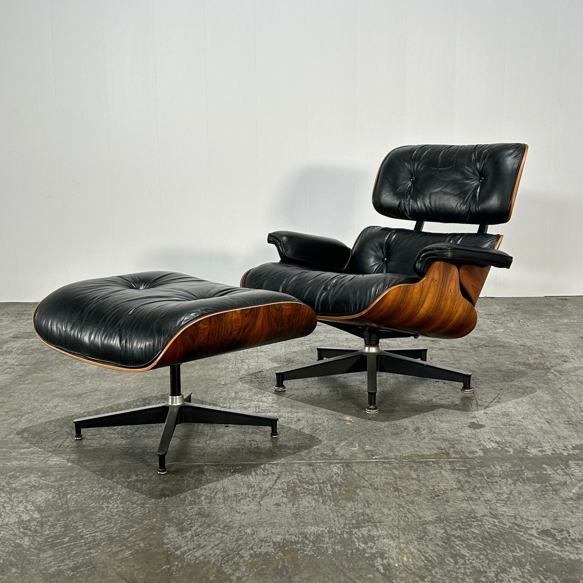 1970's Rosewood Eames Chair & Ottoman by Herman Miller @ REHAUS