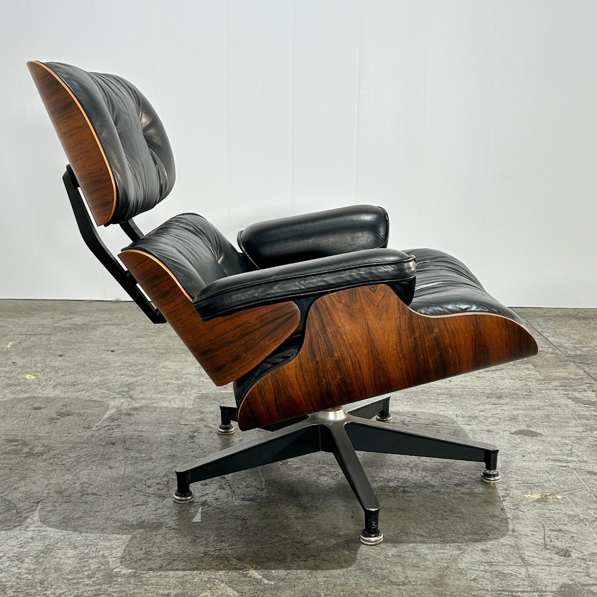 1970's Rosewood Eames Chair & Ottoman by Herman Miller @ REHAUS