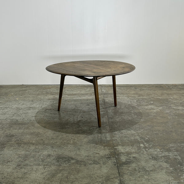 De La Espada Solo Round Table by Neri&Hu