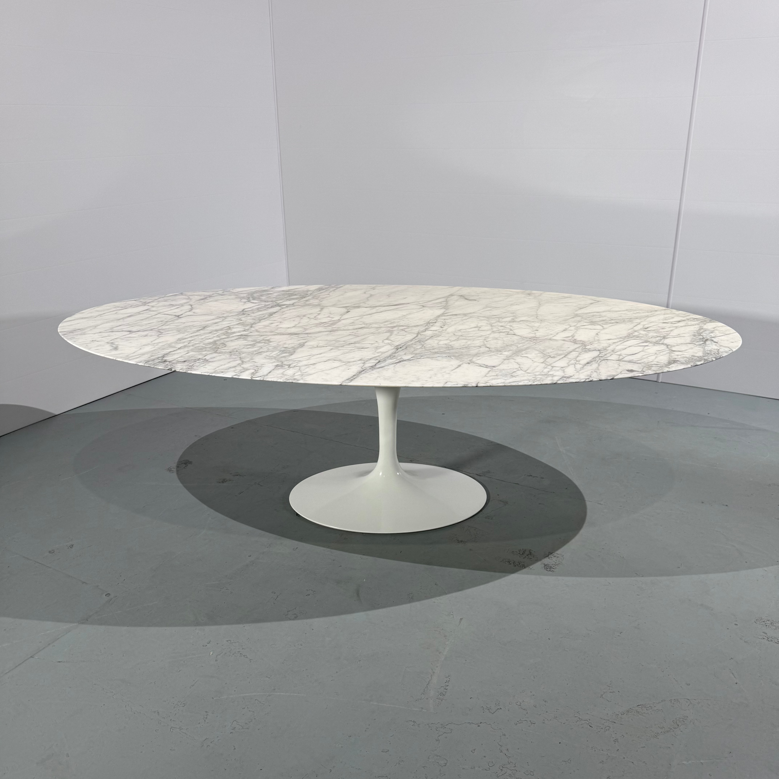 Knoll Saarinen Oval Tulip Dining Table