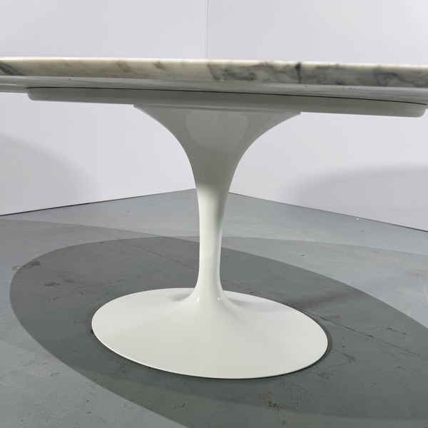 Knoll Saarinen Oval Tulip Dining Table