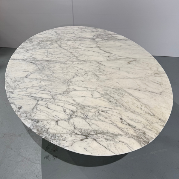 Knoll Saarinen Oval Tulip Dining Table