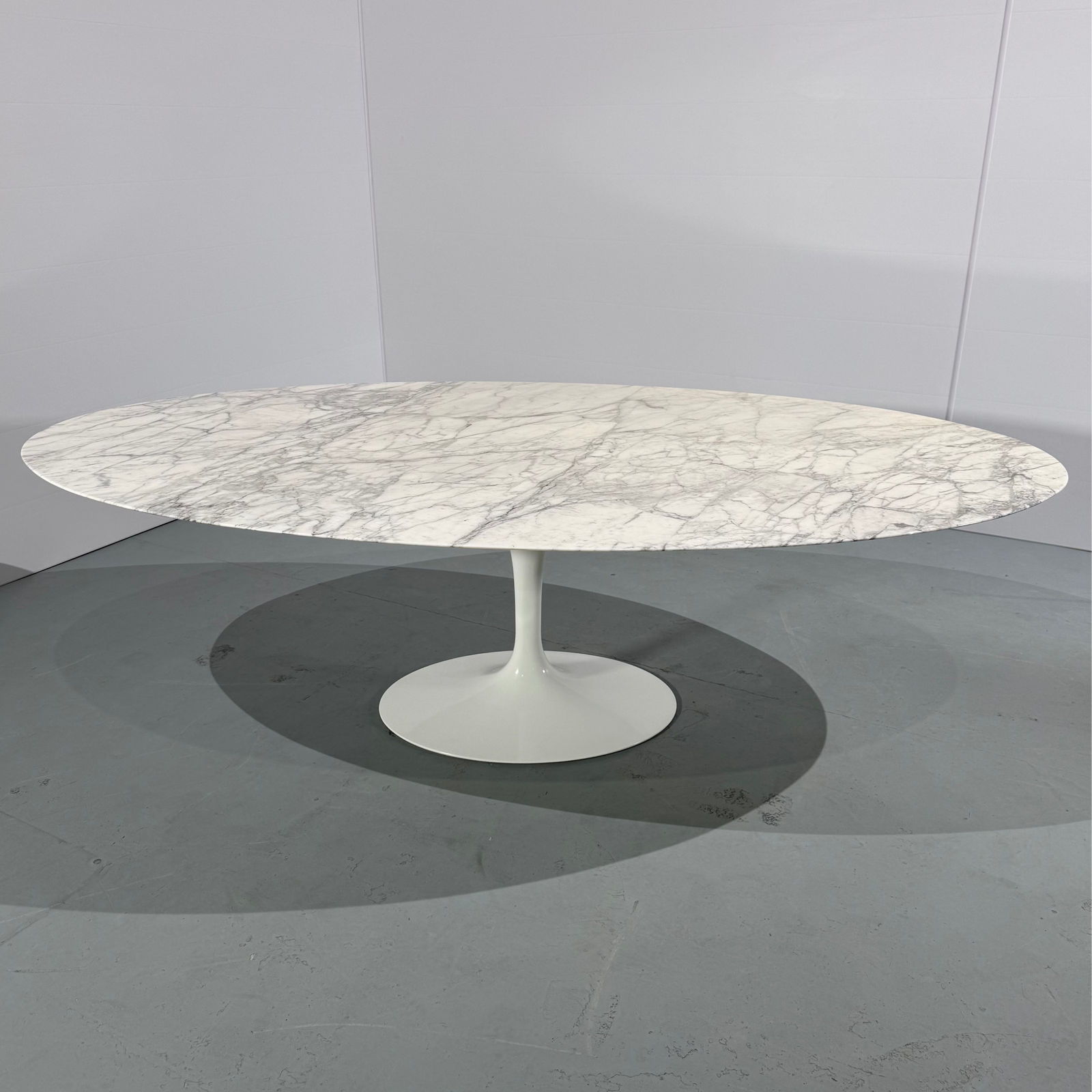 Knoll Saarinen Oval Tulip Dining Table