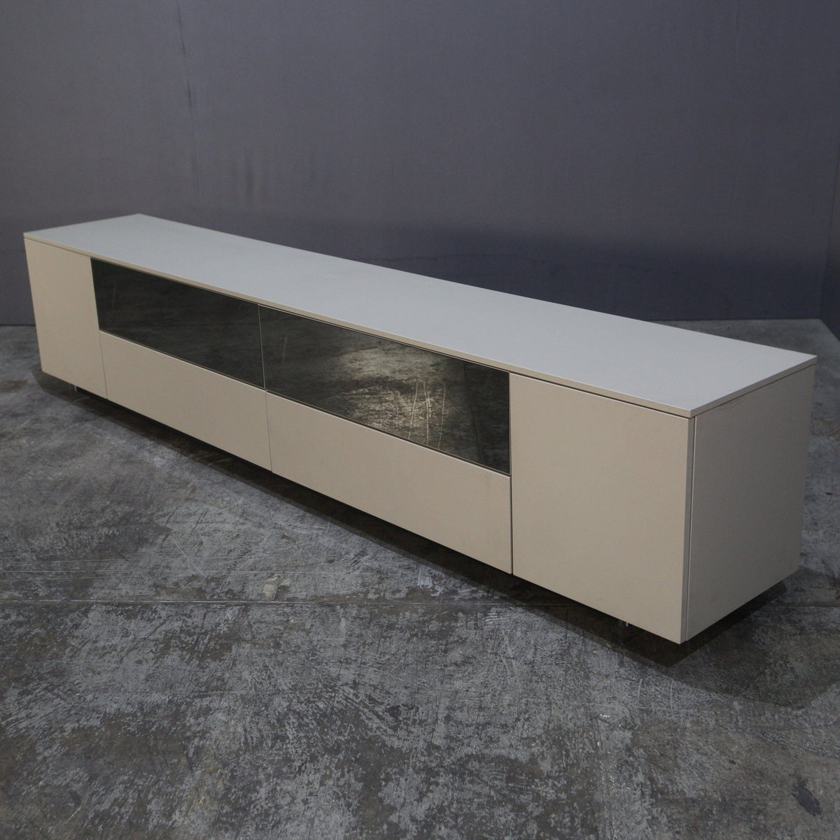 Amode ST270D - 45 Space H51 TV Unit @ REHAUS