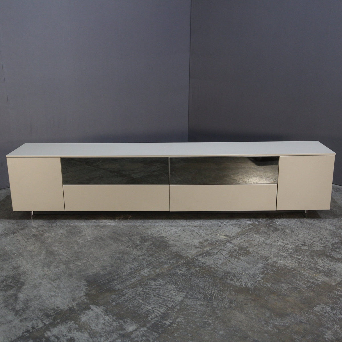 Amode ST270D - 45 Space H51 TV Unit @ REHAUS