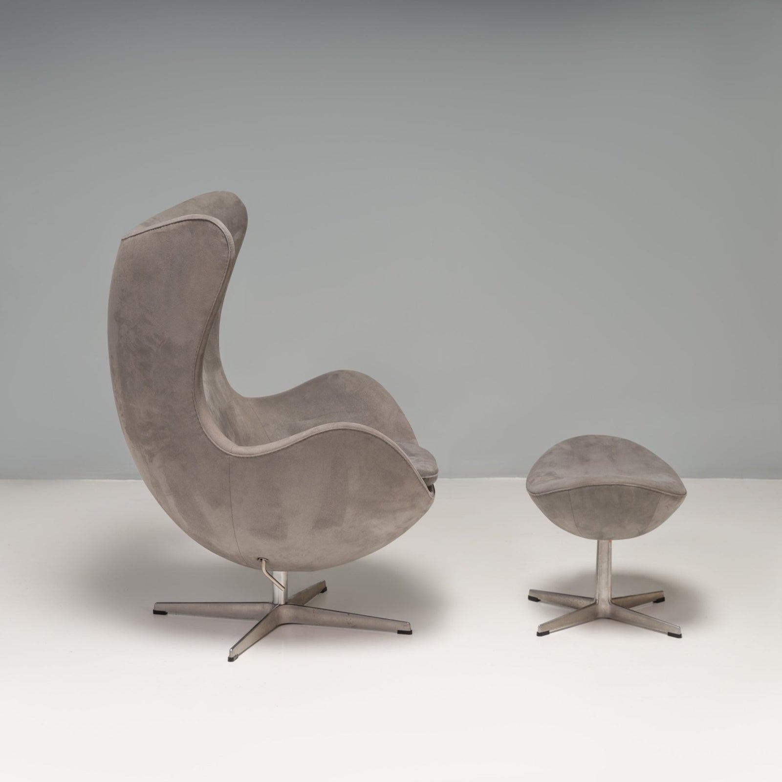 Arne Jacobsen for Fritz Hansen Grey Suede Egg Chair & Footstool @ REHAUS
