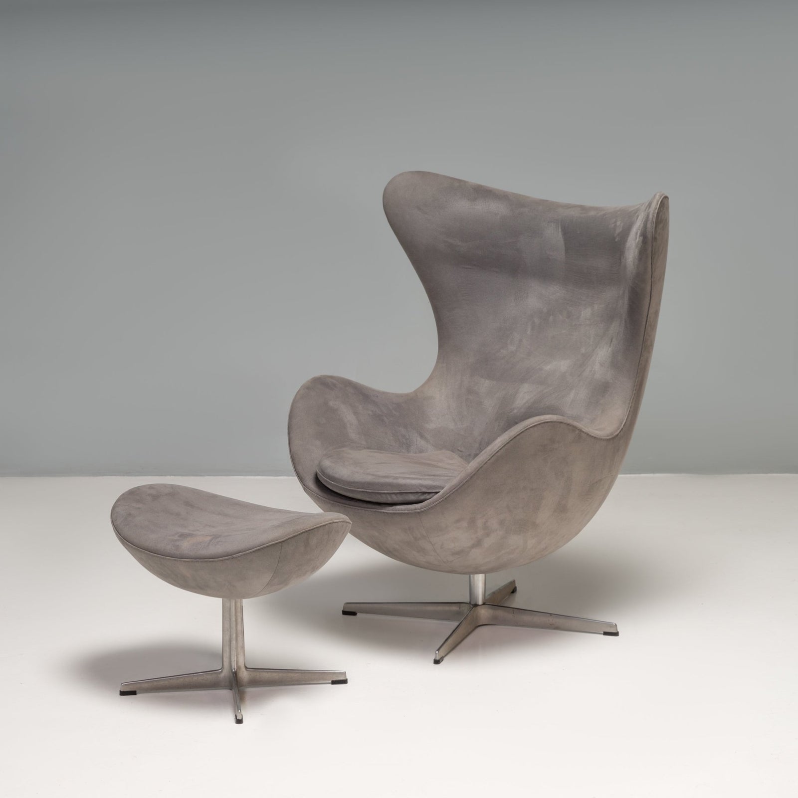Arne Jacobsen for Fritz Hansen Grey Suede Egg Chair & Footstool @ REHAUS