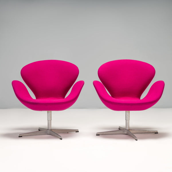 Arne Jacobsen for Fritz Hansen Purple Swan Swivel Armchair, Set of 2 - REHAUS - arne jacobsen