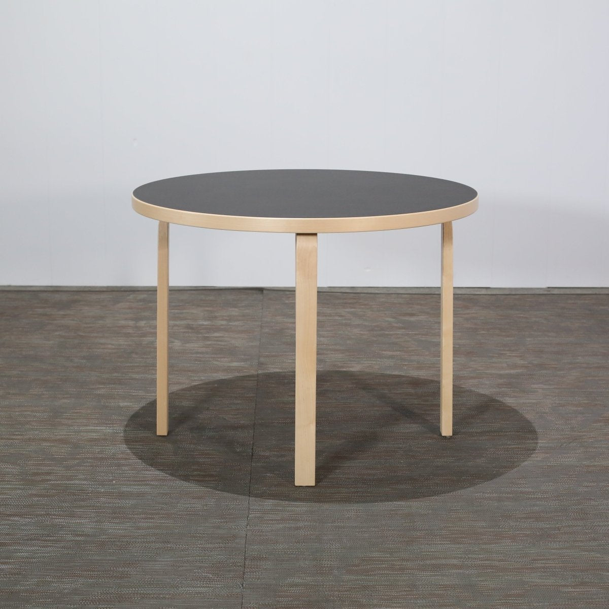 Artek Aalto Round Table 90A by Alvar Aalto @ REHAUS