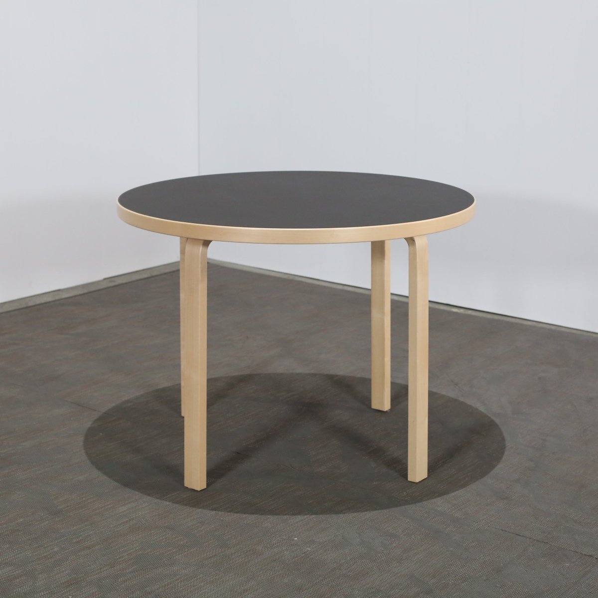 Artek Aalto Round Table 90A by Alvar Aalto @ REHAUS