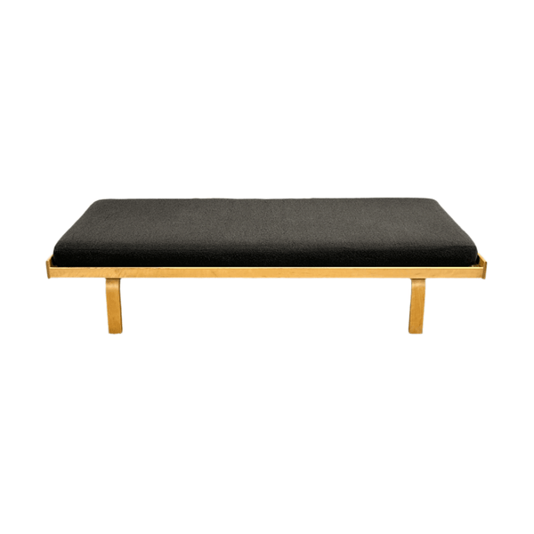 Artek Daybed 710 by Alvar Aalto @ REHAUS
