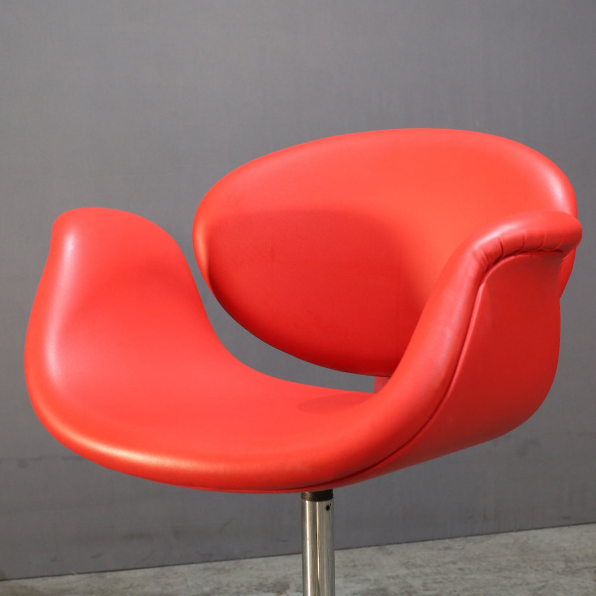Artifort Little Tulip High Stool by Pierre Paulin @ REHAUS