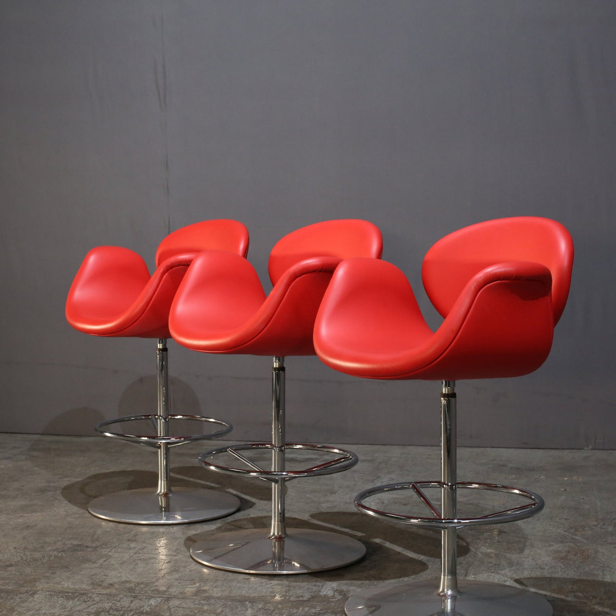 Artifort Little Tulip High Stool by Pierre Paulin @ REHAUS