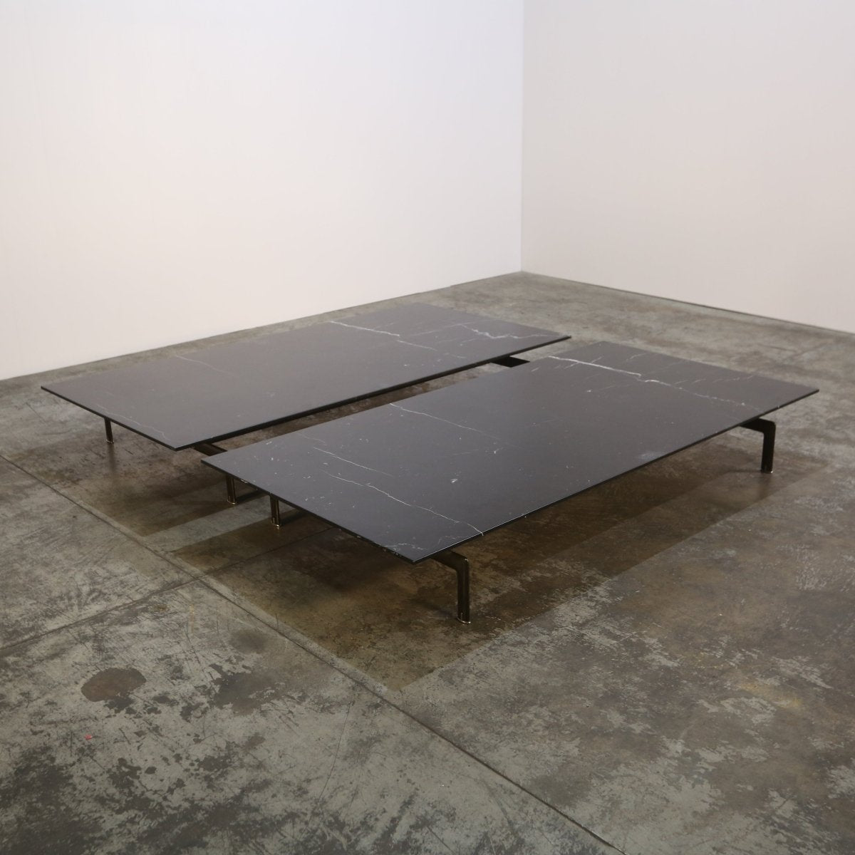 B&B Italia Diesis Low Table by Antonio Citterio & Paolo Nava @ REHAUS