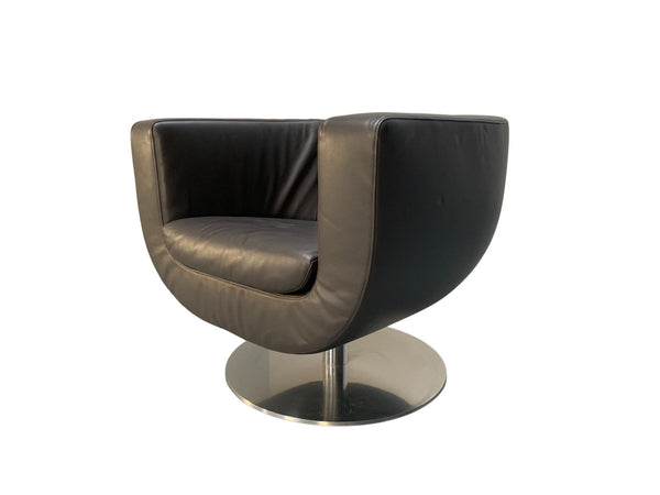 B&B Italia Tulip Armchair - In Dark Brown Gamma Leather @ REHAUS
