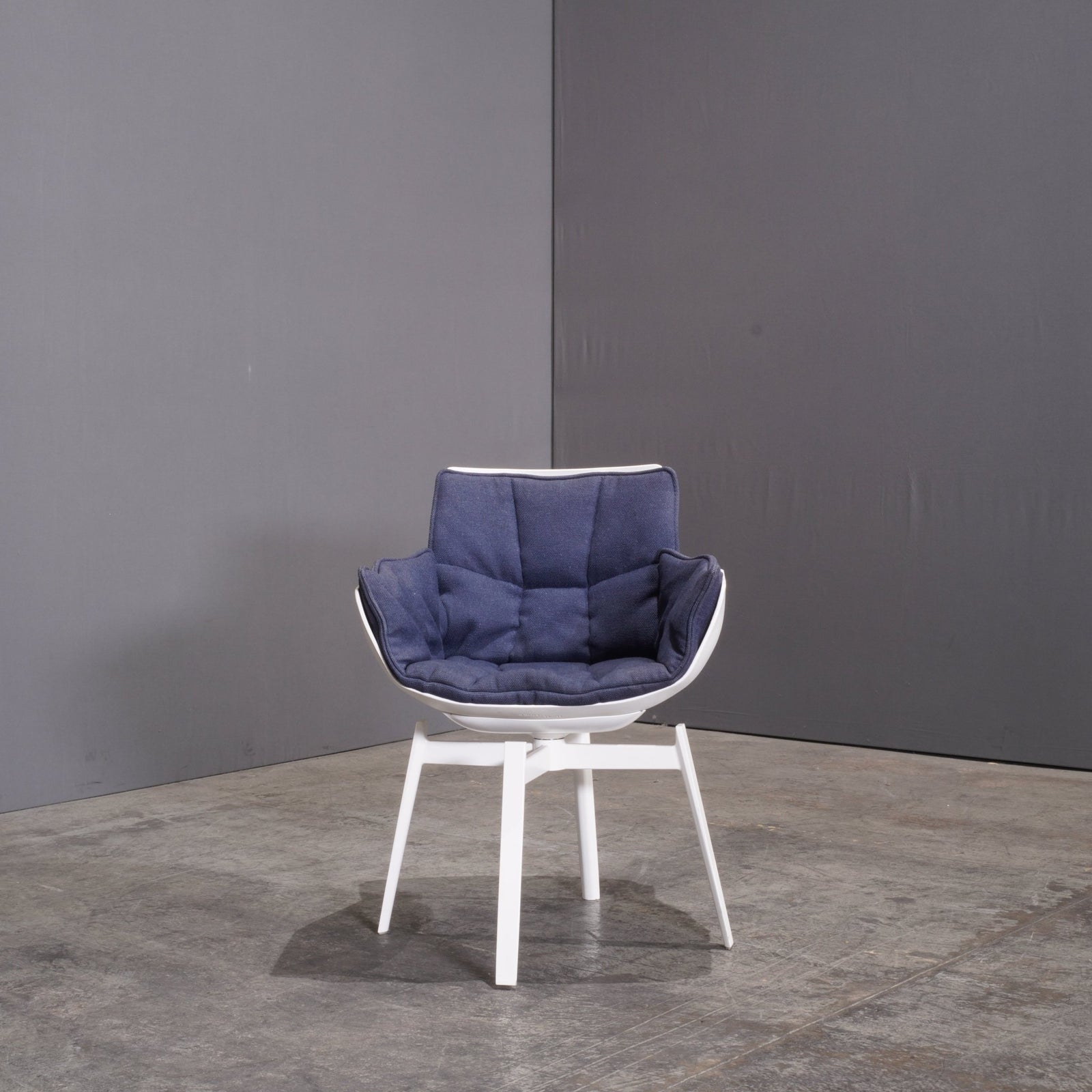 B&B Italia White Swivel Husk Chair by Patricia Urquiola @ REHAUS