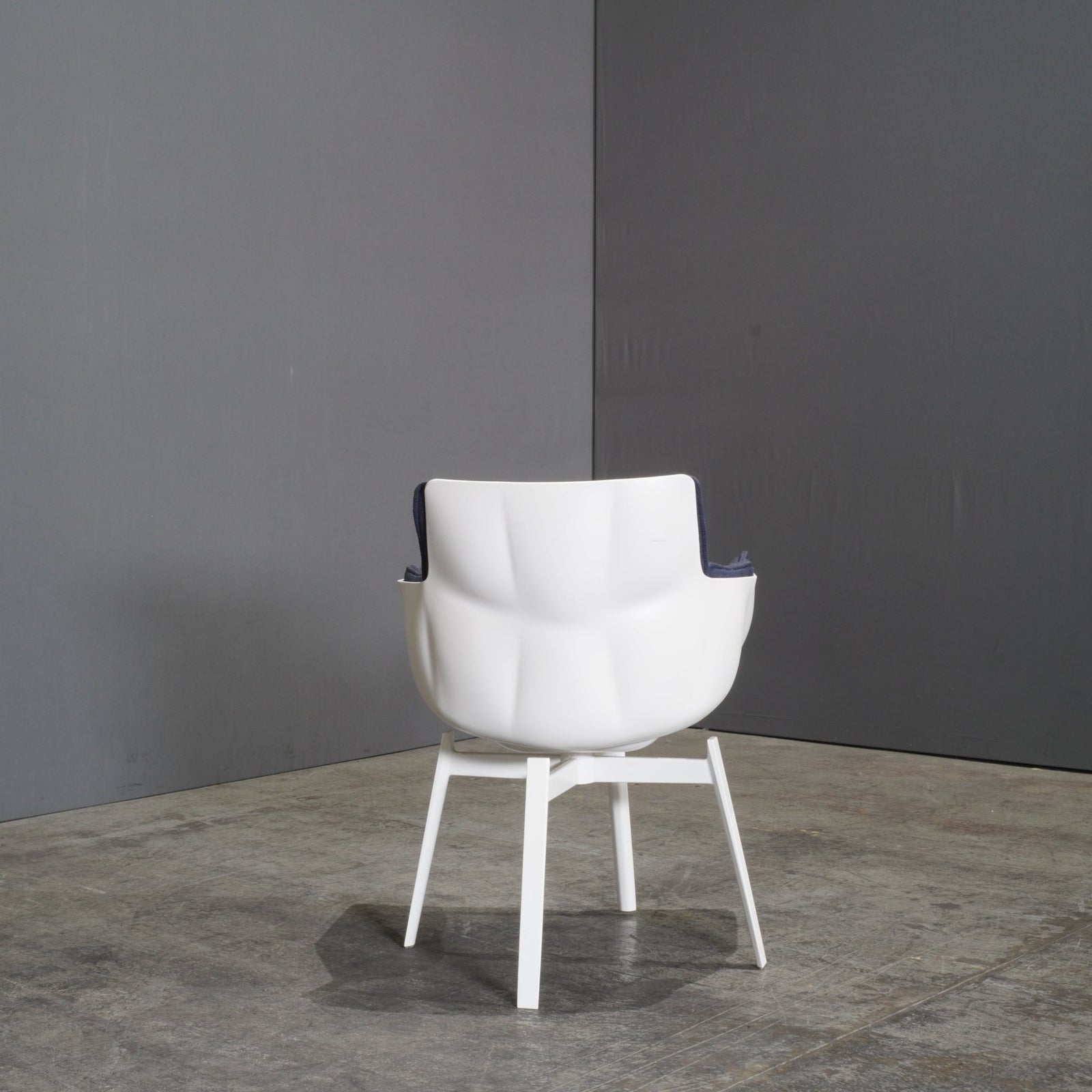 B&B Italia White Swivel Husk Chair by Patricia Urquiola @ REHAUS