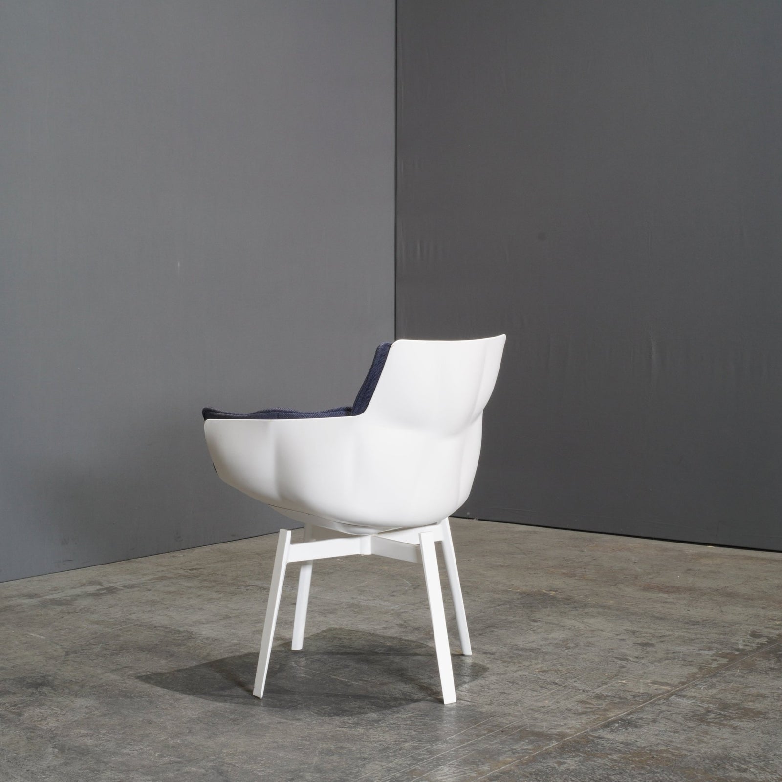 B&B Italia White Swivel Husk Chair by Patricia Urquiola @ REHAUS