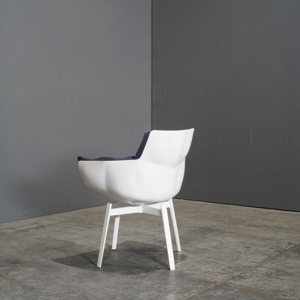 B&B Italia White Swivel Husk Chair by Patricia Urquiola @ REHAUS