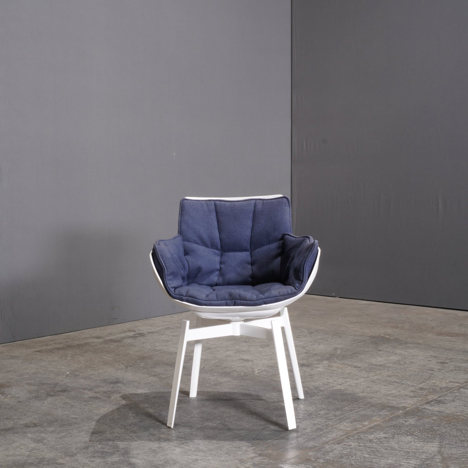 B&B Italia White Swivel Husk Chair by Patricia Urquiola @ REHAUS